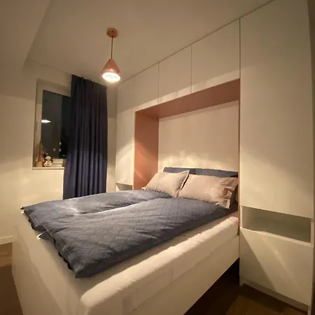 Joy Τζαχορίνα