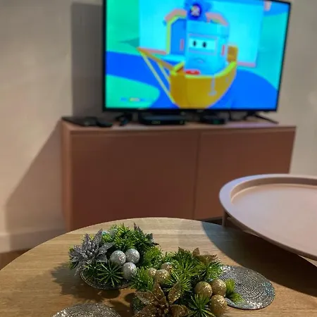 Joy Τζαχορίνα